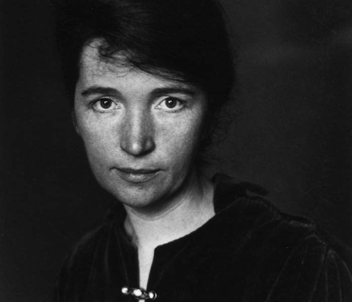 circa 1915:  Studio headshot portrait of American social reformer Margaret Sanger, founder of the birth control movement.  (Photo by Hulton Archive/Getty Images)